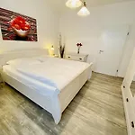 Daisy Apartment